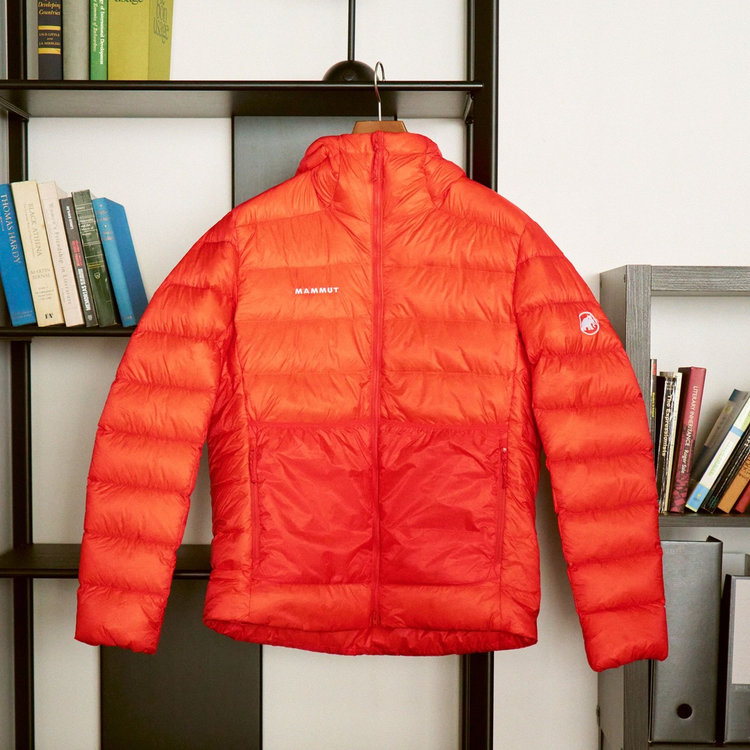 ブロード ピーク プロ インサレーション フーデッド ジャケットアジアンフィット mammut red