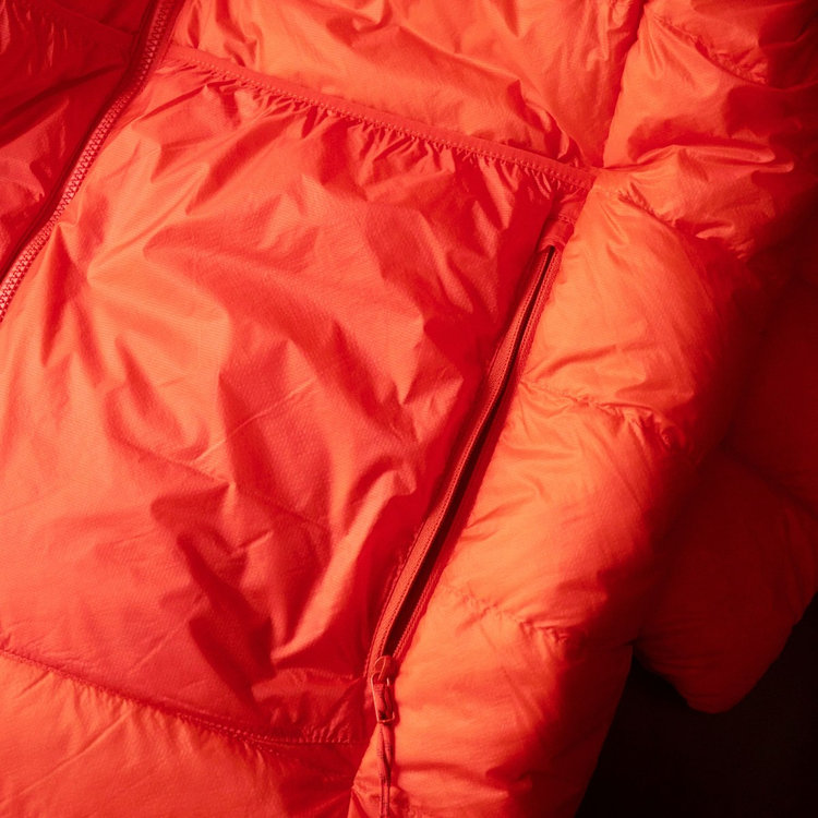 ブロード ピーク プロ インサレーション フーデッド ジャケットアジアンフィット mammut red