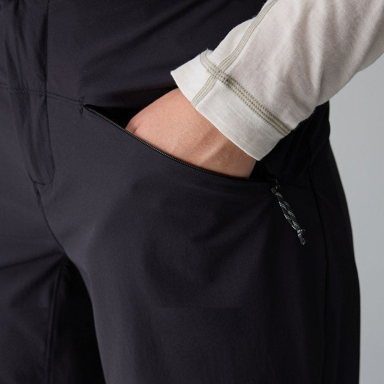 ハイキング パトロール × マムート ライト パンツ black