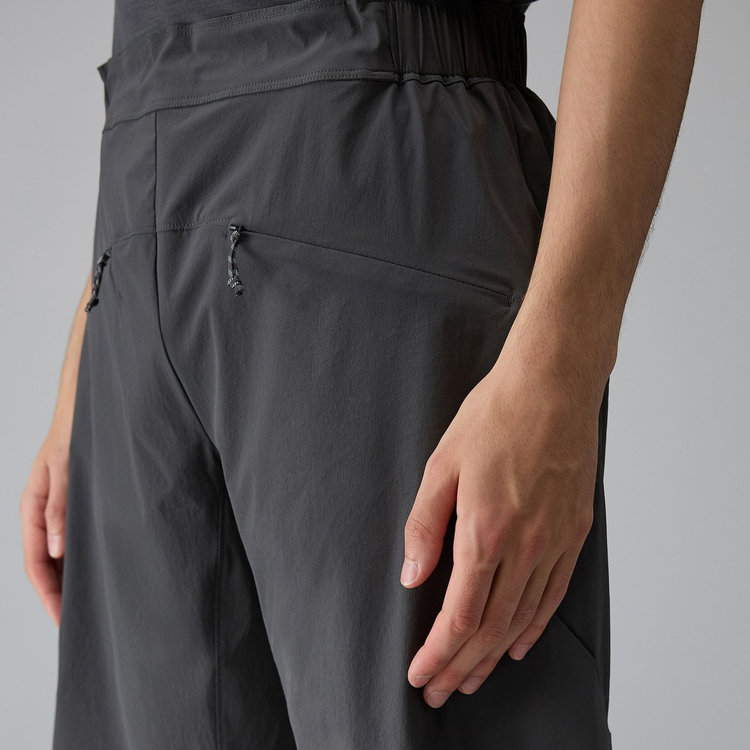 ハイキング パトロール × マムート ライト ショーツ gabbro