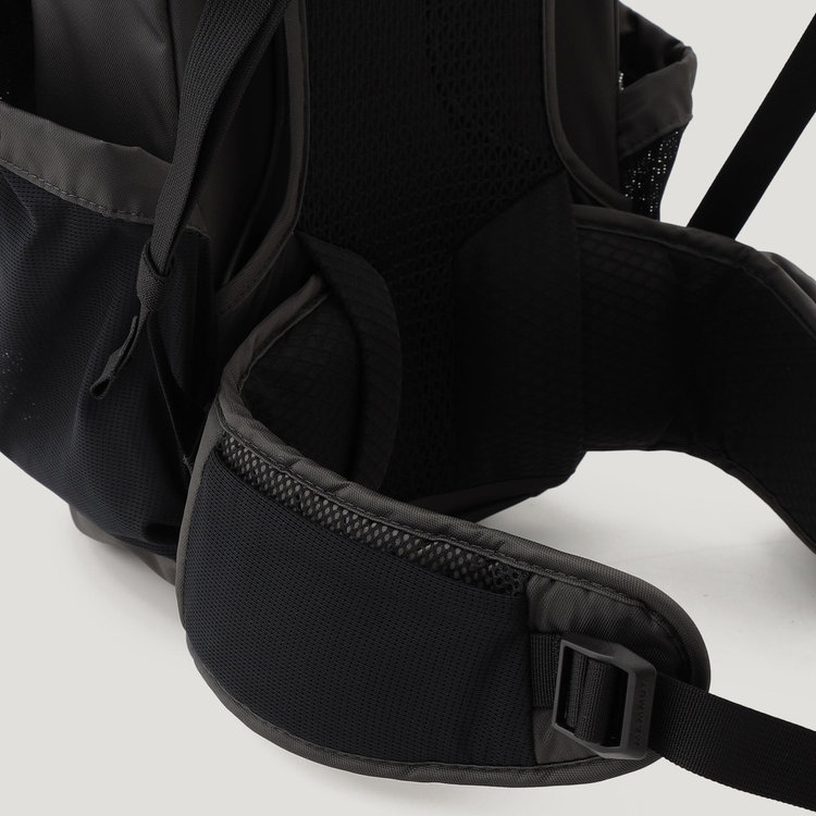 ハイキング パトロール × マムート デュカン 22 gabbro-black