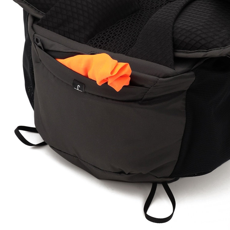 ハイキング パトロール × マムート デュカン 22 gabbro-black