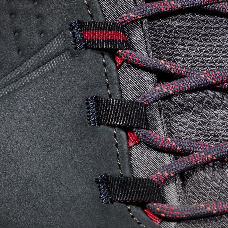 ノバ 4 ミッド ゴアテックス black-blood red