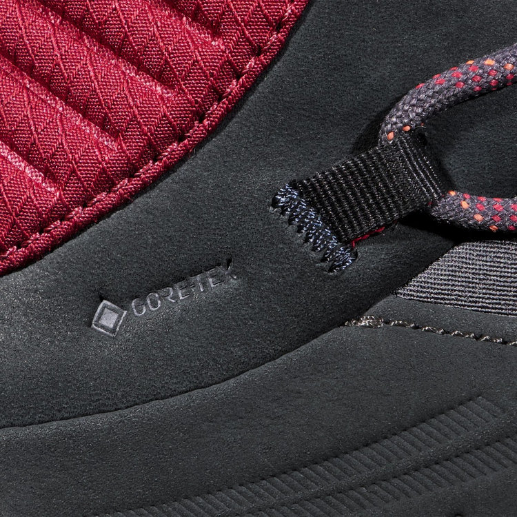 ノヴァ 4 ミッド ゴアテックス black-blood red