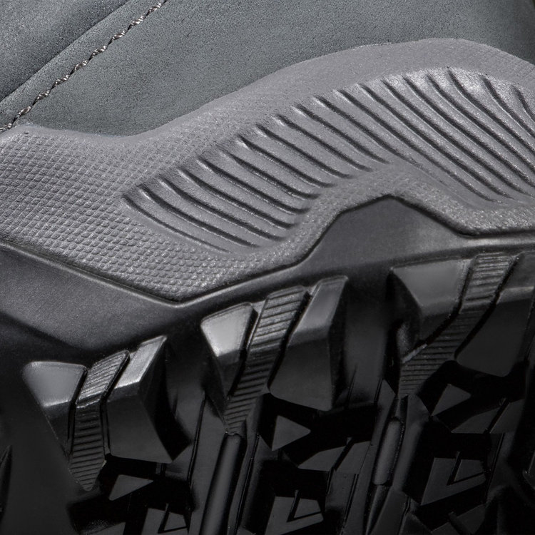 ノヴァ 4 ミッド ゴアテックス black-blood red