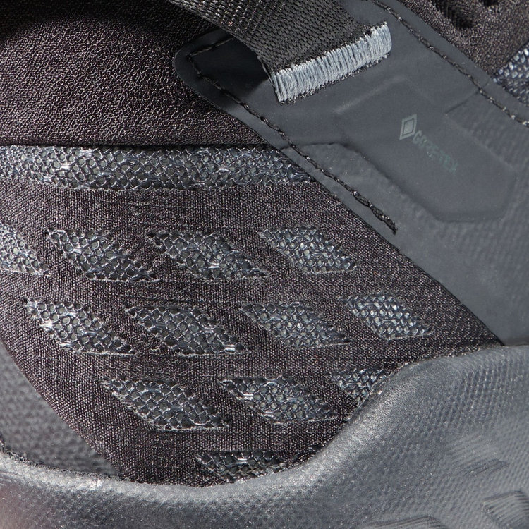 サーティグ 2 ミッド ゴアテックス black