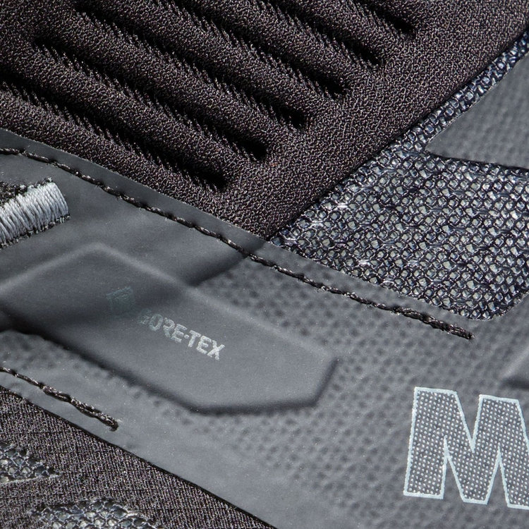 サーティグ 2 ミッド ゴアテックス black