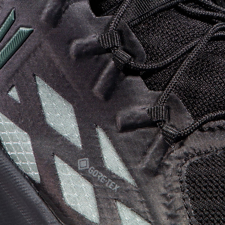 サーティグ トレイルラン ロー ゴアテックス black-dark jade