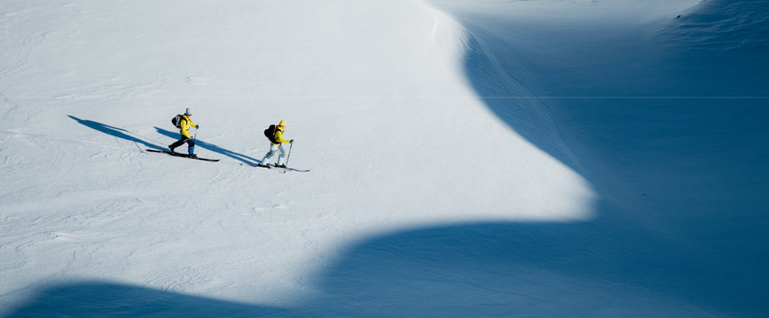 SKIING